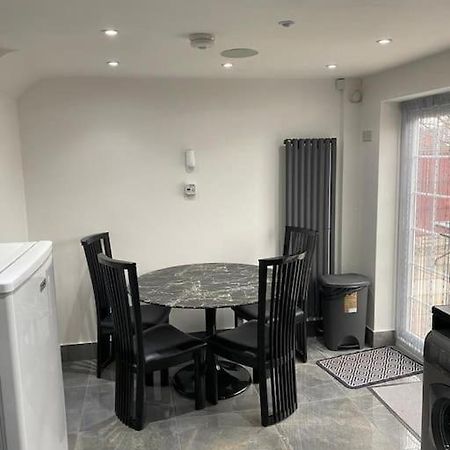 2 Bed House Sleeps 4-5 Villa ลิเวอร์พูล ภายนอก รูปภาพ